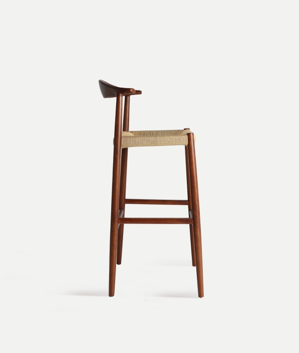 Taburete alto moderno de madera con asiento tapizado beige, estilo elegante y funcional para cocina o barra en espacios Artisa hogar