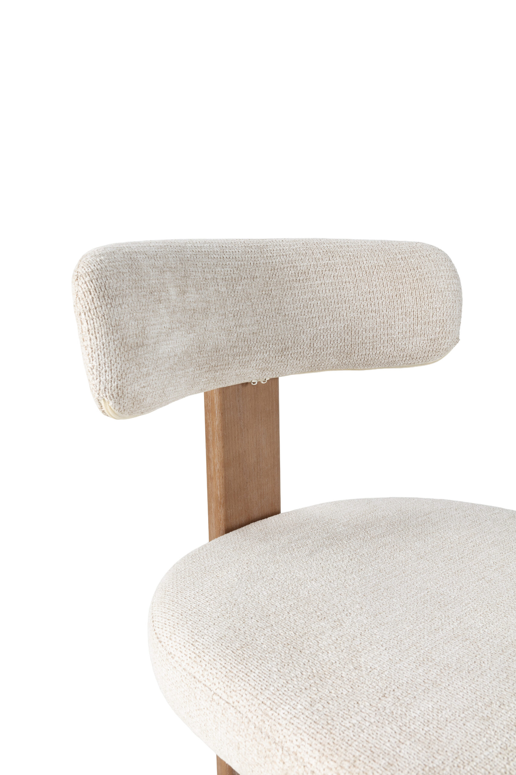 Silla de comedor con estructura de madera y asiento tapizado disponible en varios acabados, diseño moderno y cómodo