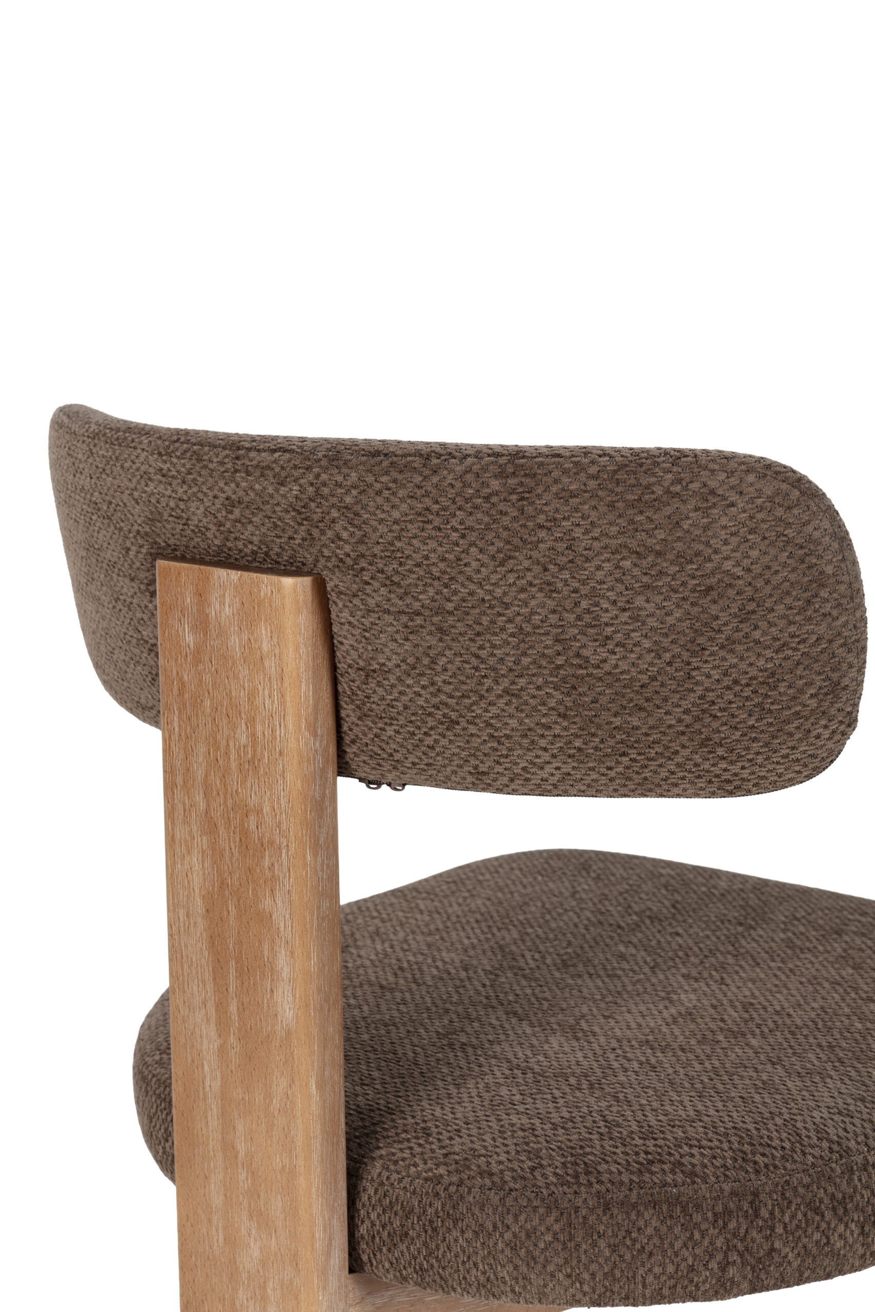 Silla de comedor con estructura de madera y asiento tapizado disponible en varios acabados, diseño moderno y cómodo