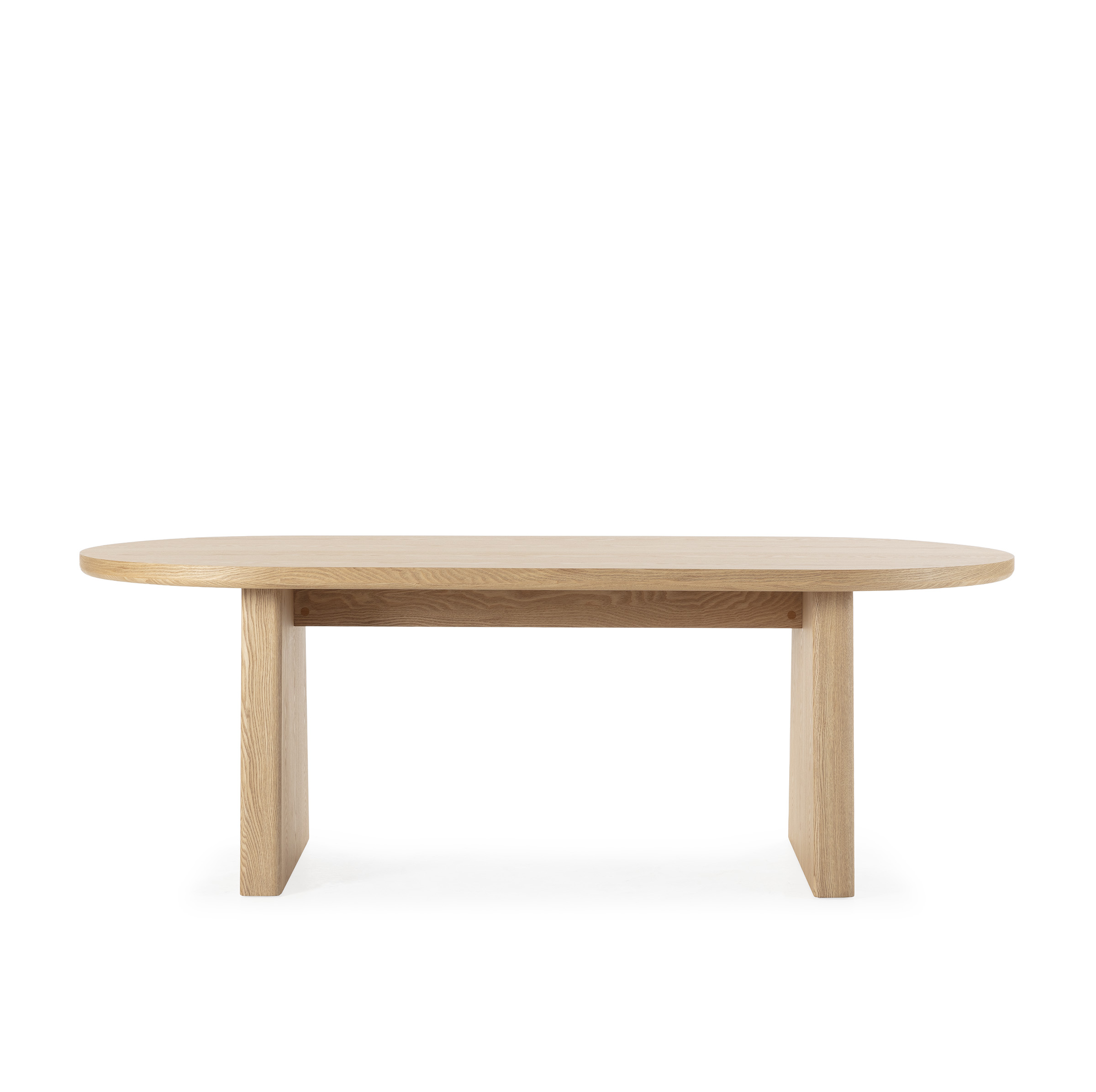 Mesa de centro ovalada de diseño moderno, disponible en tres acabados, ideal para salón por su estilo elegante y funcional.