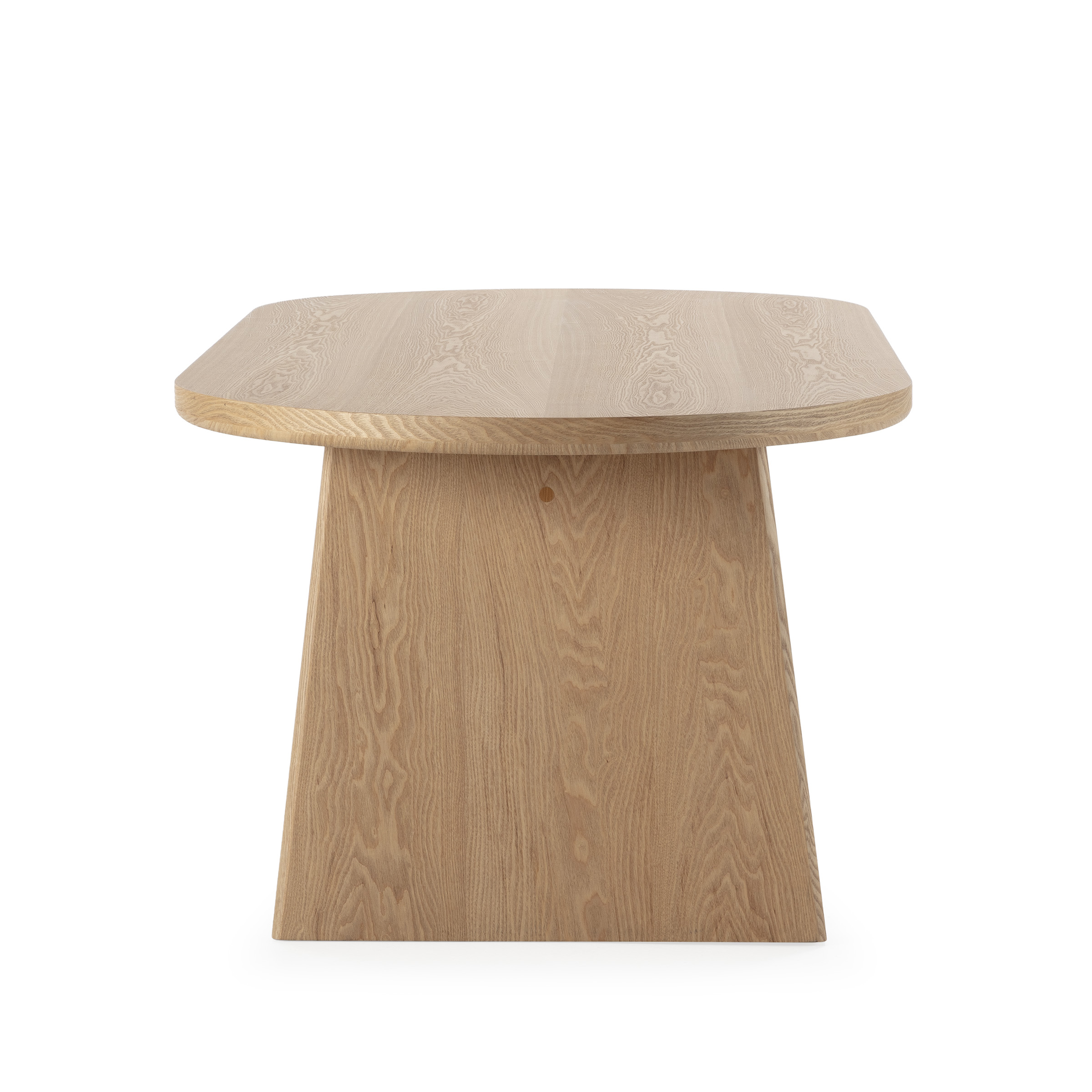 Mesa de centro ovalada de diseño moderno, disponible en tres acabados, ideal para salón por su estilo elegante y funcional.