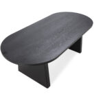 Mesa de centro ovalada de diseño moderno, disponible en tres acabados, ideal para salón por su estilo elegante y funcional.