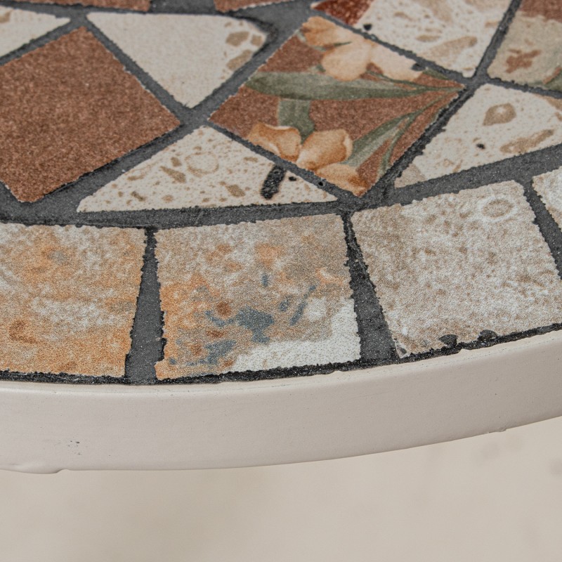 Conjunto de jardín compuesto por mesa redonda y dos sillas plegables de estructura metálica negra con asiento y tablero de mosaico decorativo, ideal para terraza o patio exterior.