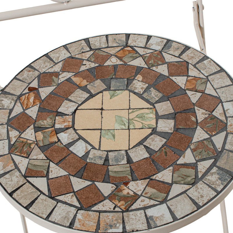 Conjunto de jardín compuesto por mesa redonda y dos sillas plegables de estructura metálica negra con asiento y tablero de mosaico decorativo, ideal para terraza o patio exterior.