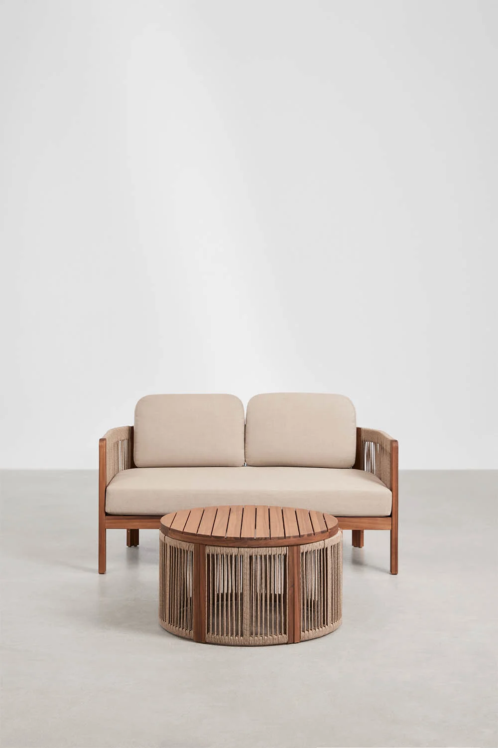 conjunto-de-jardin-con-2-sillones-y-mesa-de-centro-en-madera-de-acacia-artisa