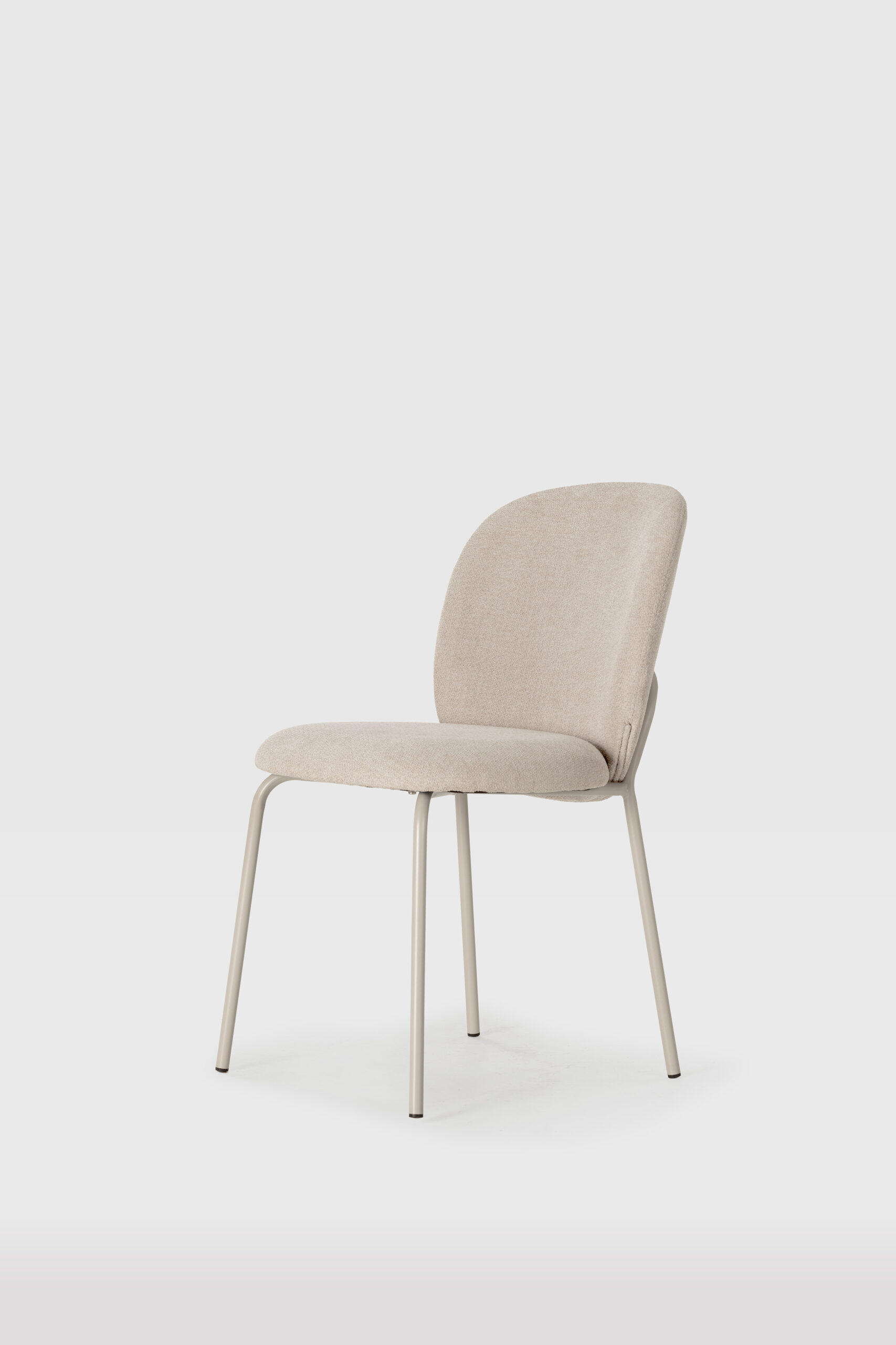 Silla comedor textil y estructura metálica en crema colección daia