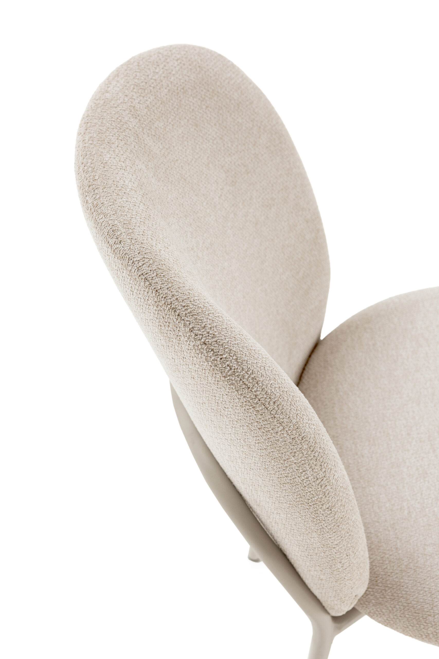 Silla comedor textil y estructura metálica en crema colección daia