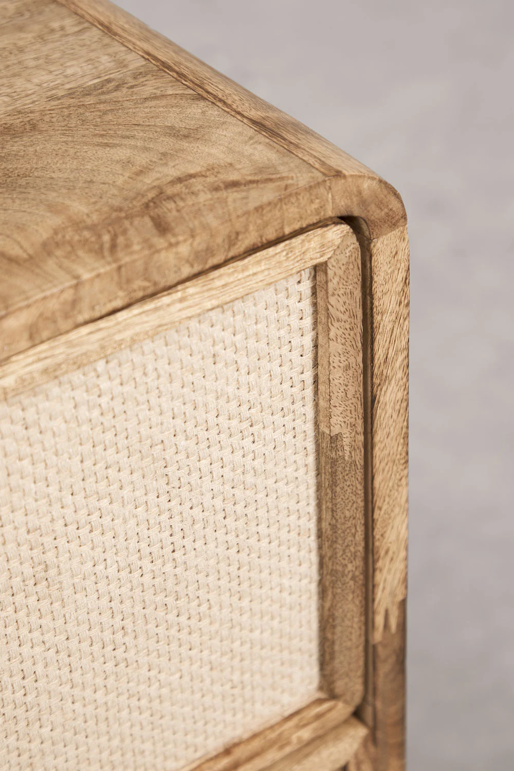 comoda-en-madera-de-mango-mdf-y-yute-artisa-albrams