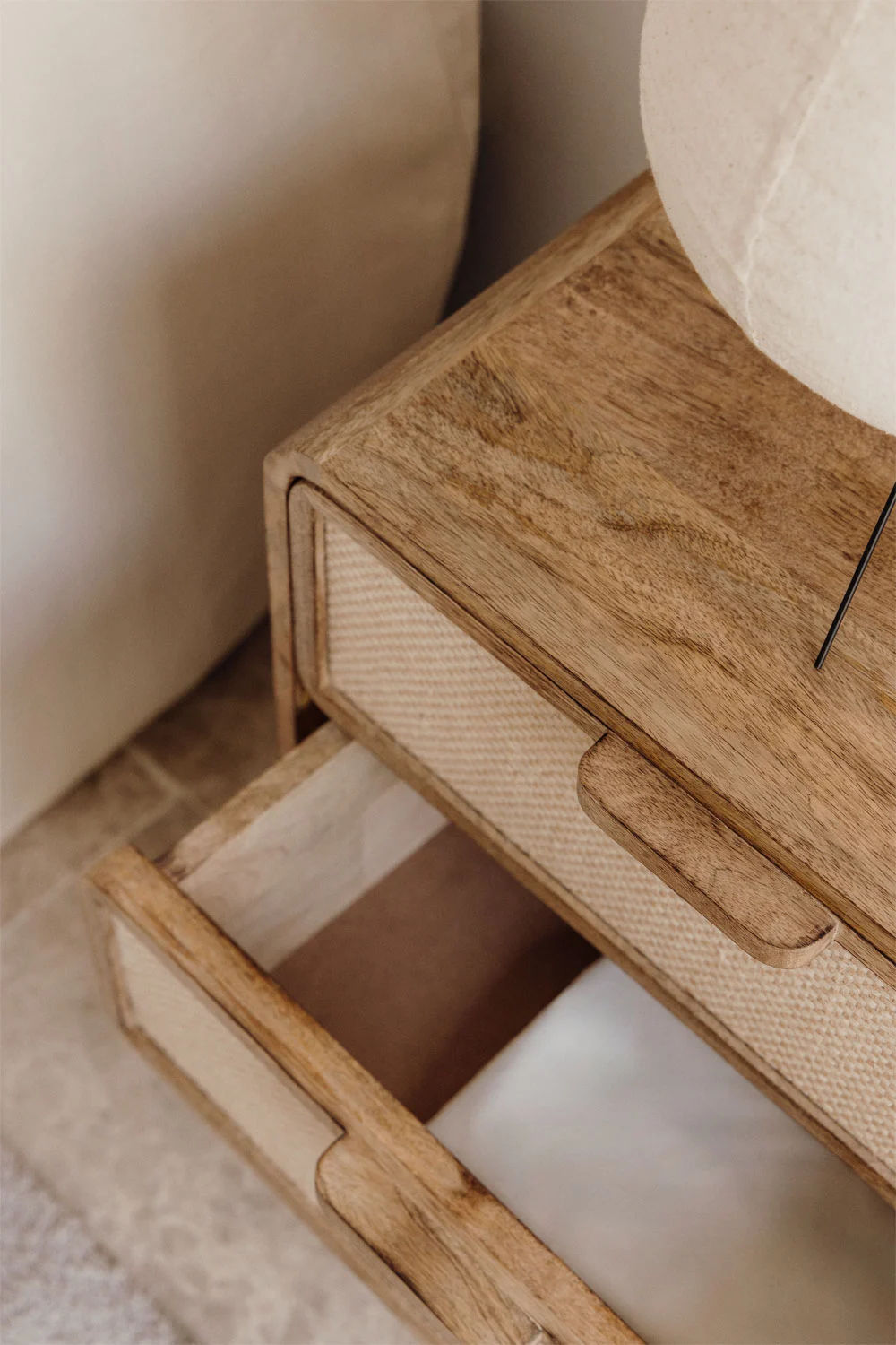pack-de-2-mesitas-de-noche-rectangulares-50x35-cm-en-madera-de-mango-mdf-y-yute-artisa-albrams