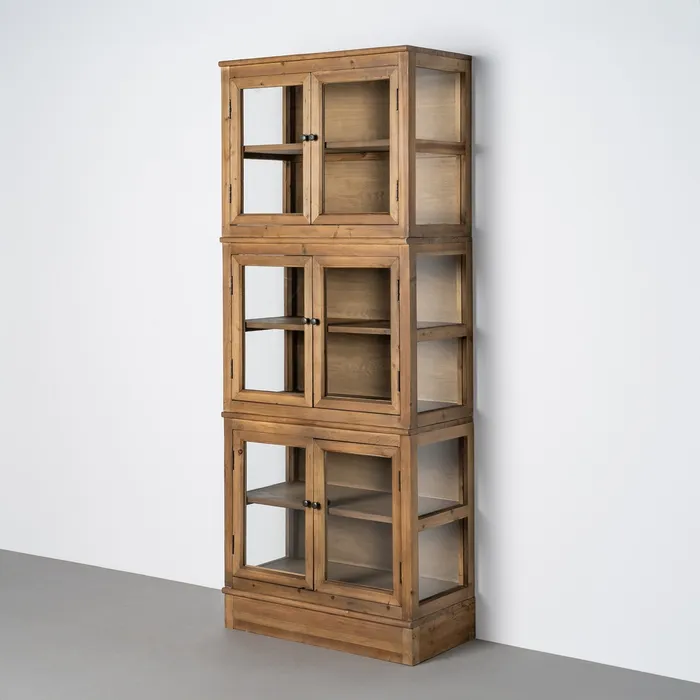 Vitrina modular disponible en 2 medidas en madera y zócalo