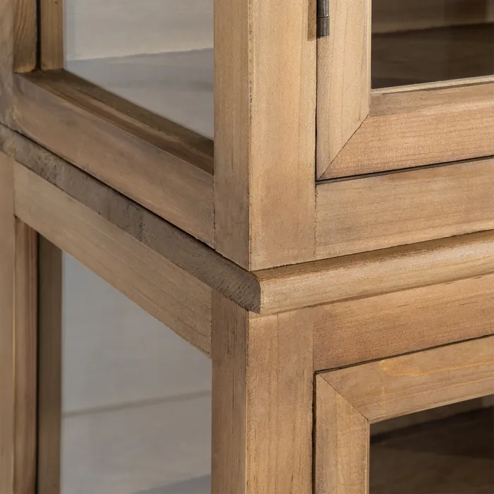 Vitrina modular disponible en 2 medidas en madera y zócalo