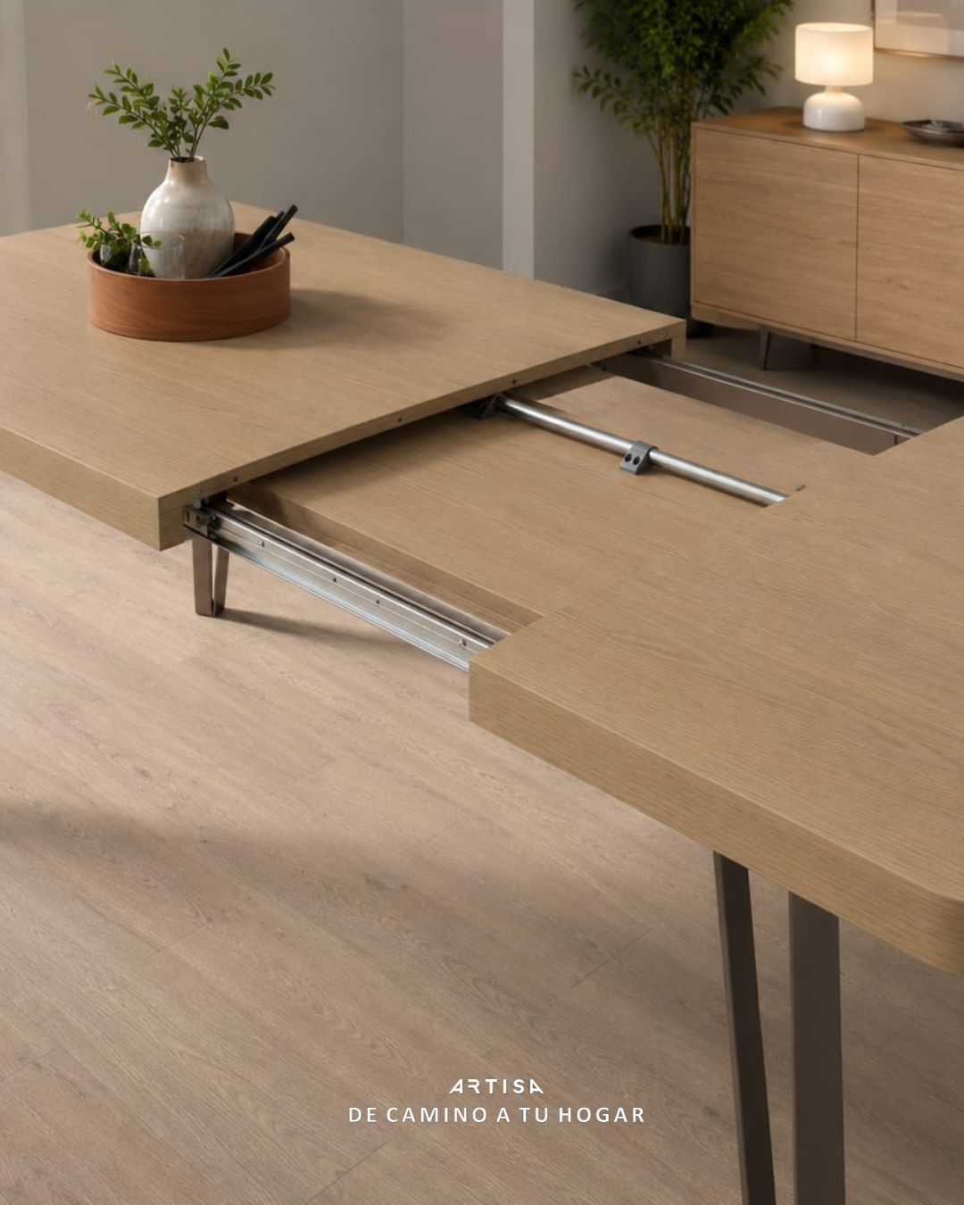 Mesa de comedor de fabricación española con acabados personalizables disponible en Artisa.
