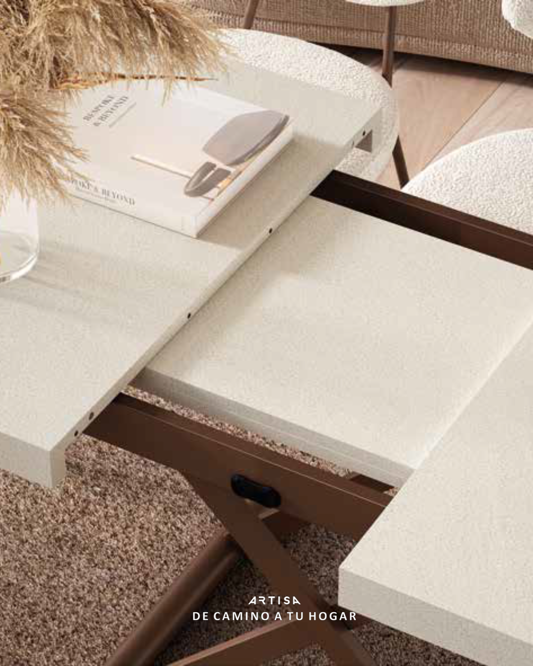 Mesa de comedor de fabricación española con acabados personalizables disponible en Artisa.