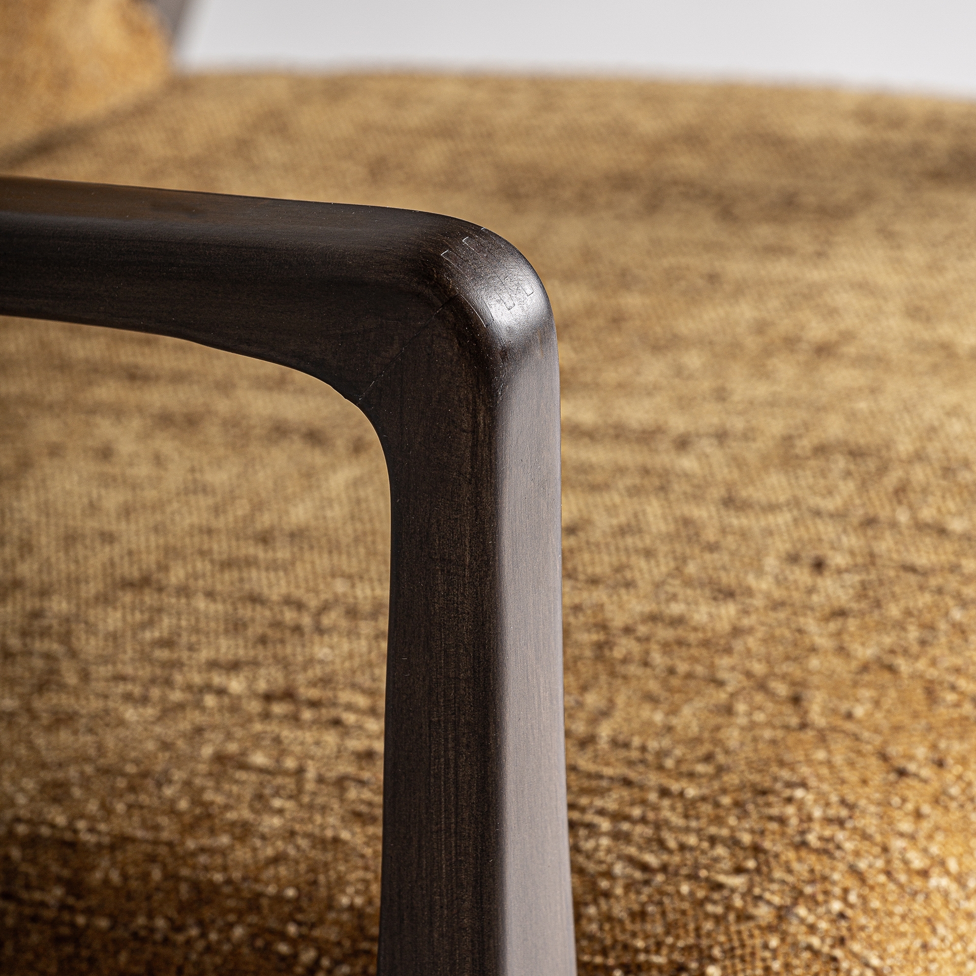Mecedora exclusiva color ocre jaspeado vical home