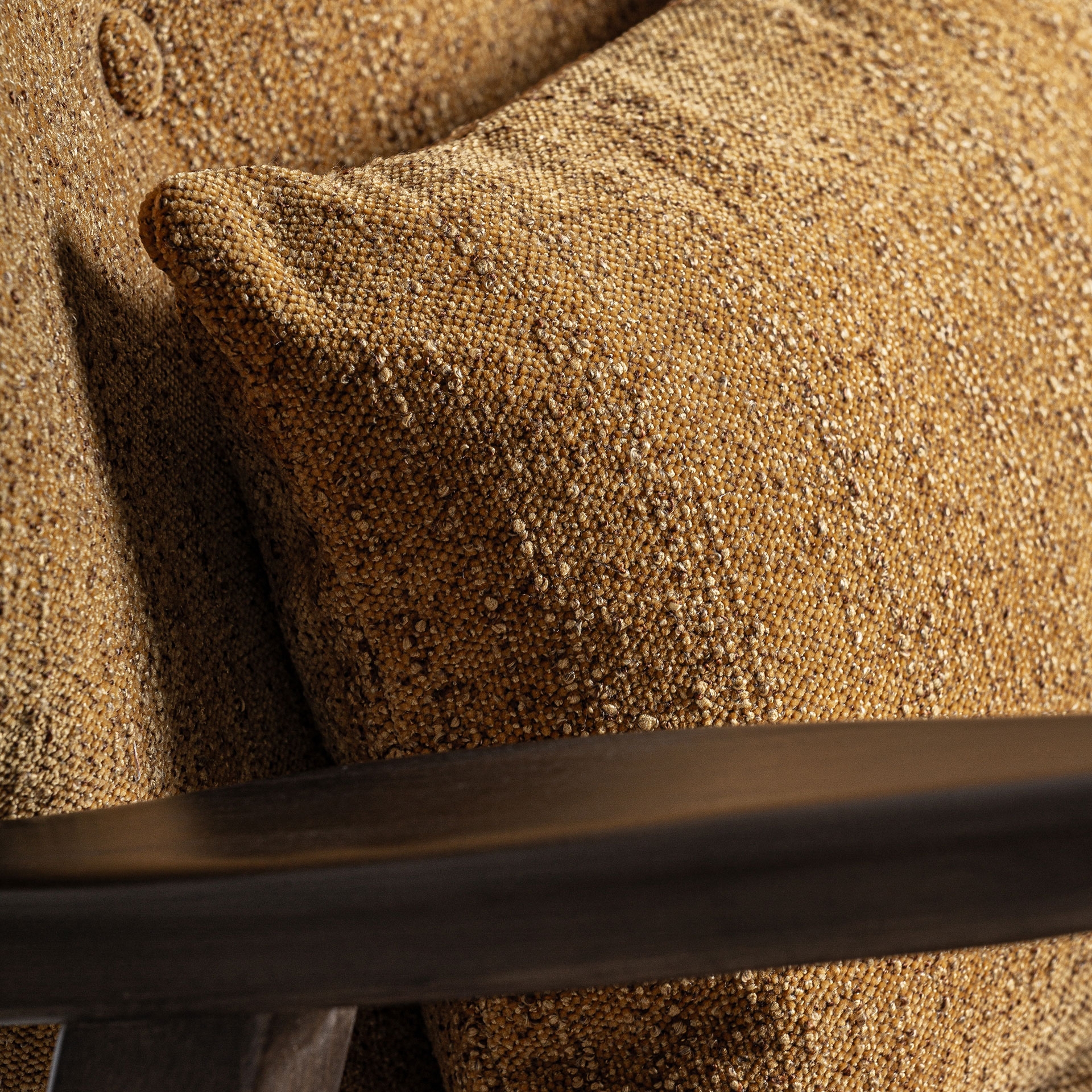 Mecedora exclusiva color ocre jaspeado vical home