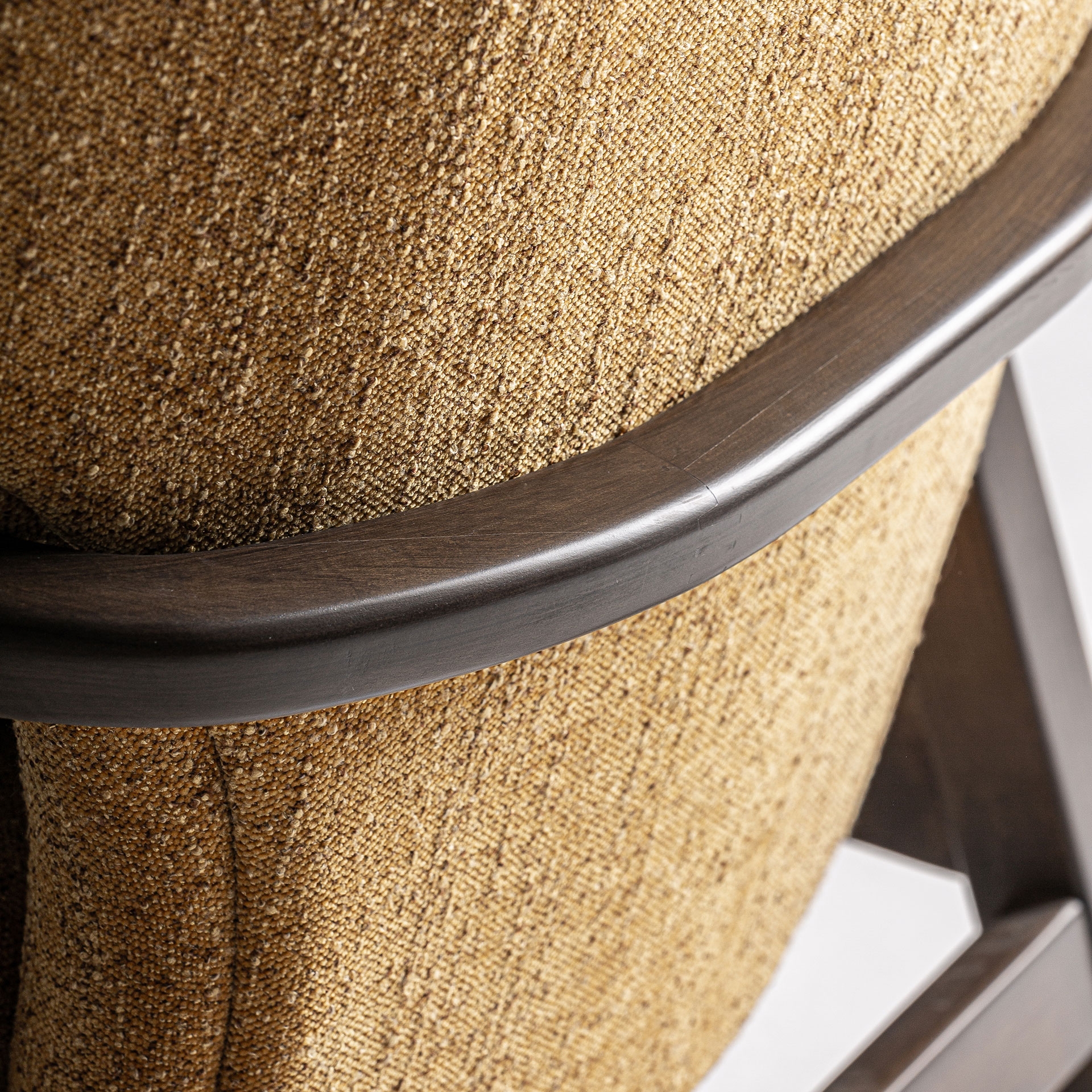 Mecedora exclusiva color ocre jaspeado vical home