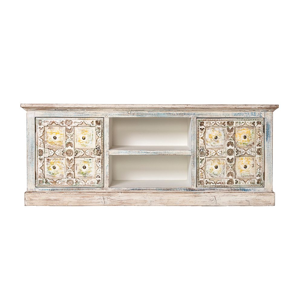 El mueble TV de la colección Ming presenta un diseño artesanal que combina elegancia y funcionalidad.