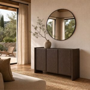 La colección Gio combina diseño contemporáneo, elegancia y funcionalidad para crear espacios únicos. Compuesta por mueble TV, aparadores de 3 y 4 puertas y aparador alto de 4 puertas, destaca por sus líneas limpias, gran capacidad de almacenamiento y acabados que aportan calidez y estilo a cualquier hogar. Una propuesta perfecta para quienes buscan un salón actual, práctico y lleno de personalidad.