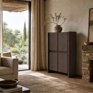 La colección Gio combina diseño contemporáneo, elegancia y funcionalidad para crear espacios únicos. Compuesta por mueble TV, aparadores de 3 y 4 puertas y aparador alto de 4 puertas, destaca por sus líneas limpias, gran capacidad de almacenamiento y acabados que aportan calidez y estilo a cualquier hogar. Una propuesta perfecta para quienes buscan un salón actual, práctico y lleno de personalidad.