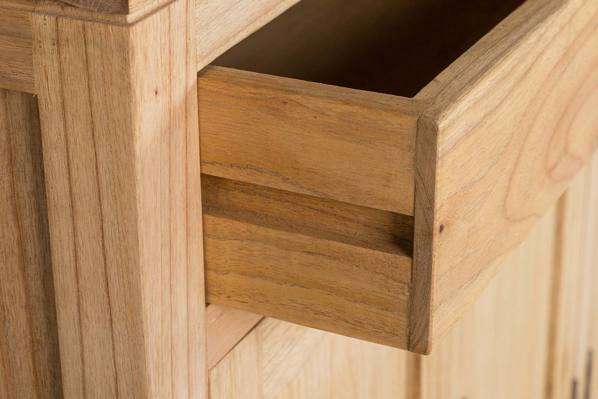 Aparador natural en madera con 4 puertas y 2 cajones