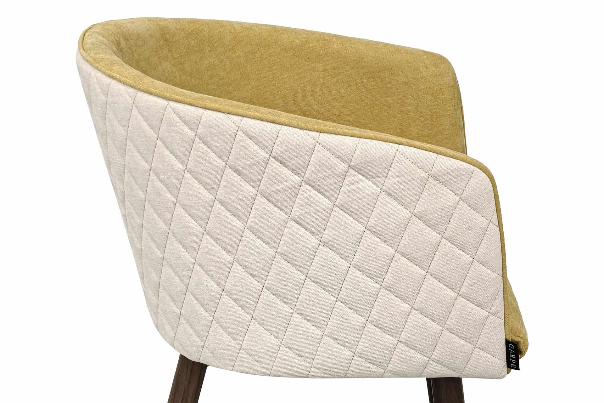 Silla de comedor con base metálica efecto nogal y tapizado amarrillo