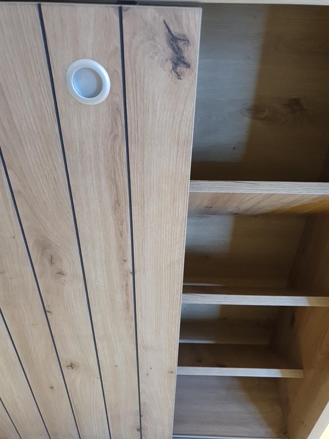 Mueble Zapatero en color roble amazonas con puerta corredera moderno y funcional