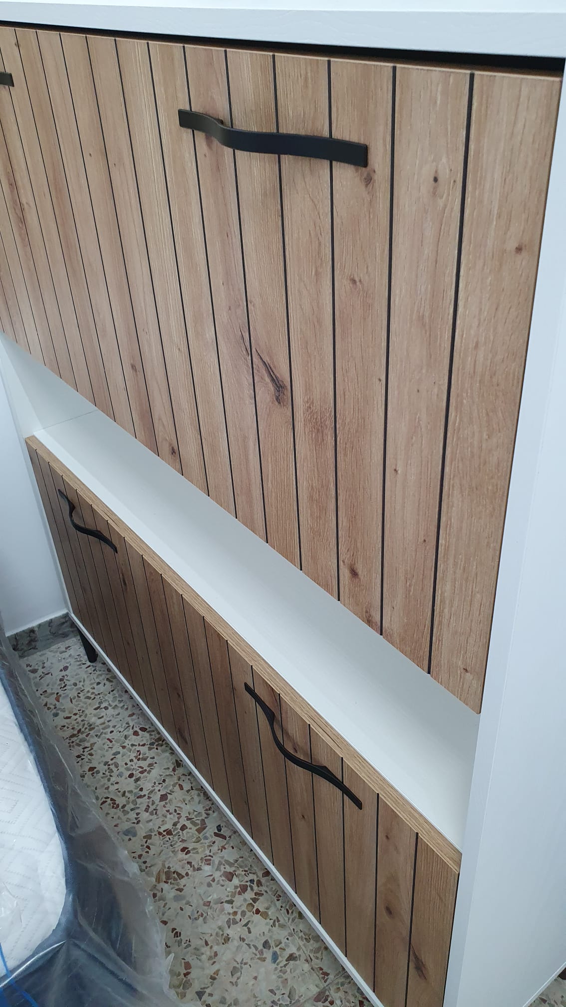 Mueble 313 Artisa detalle, zapatero, hueco y patas