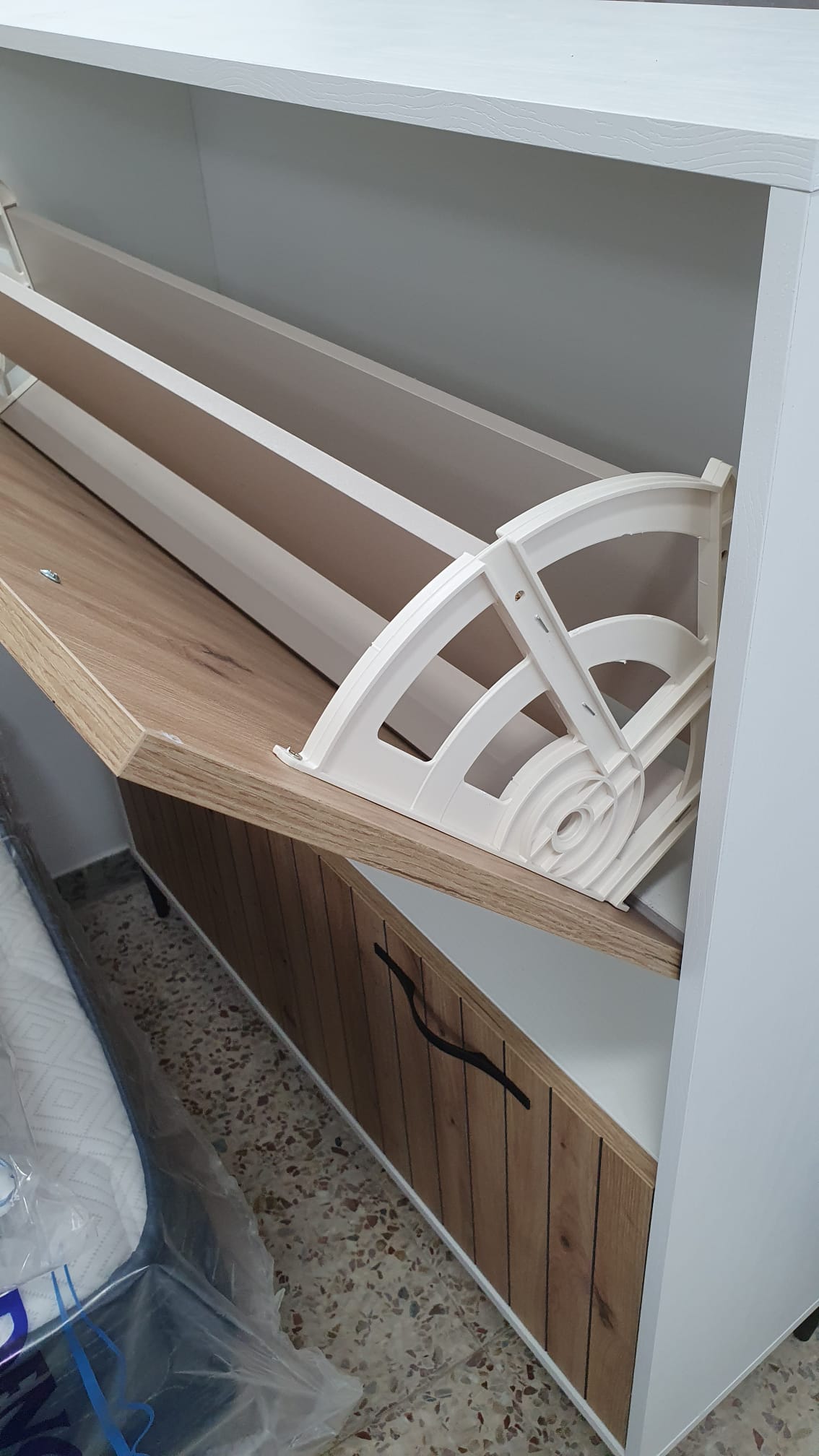 Mueble 313 Artisa detalle, zapatero, hueco y patas