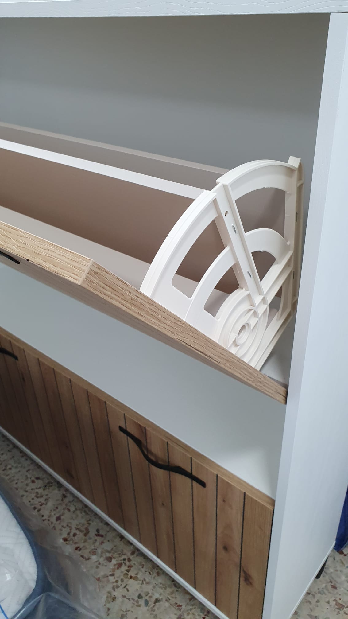 Mueble 313 Artisa detalle, zapatero, hueco y patas