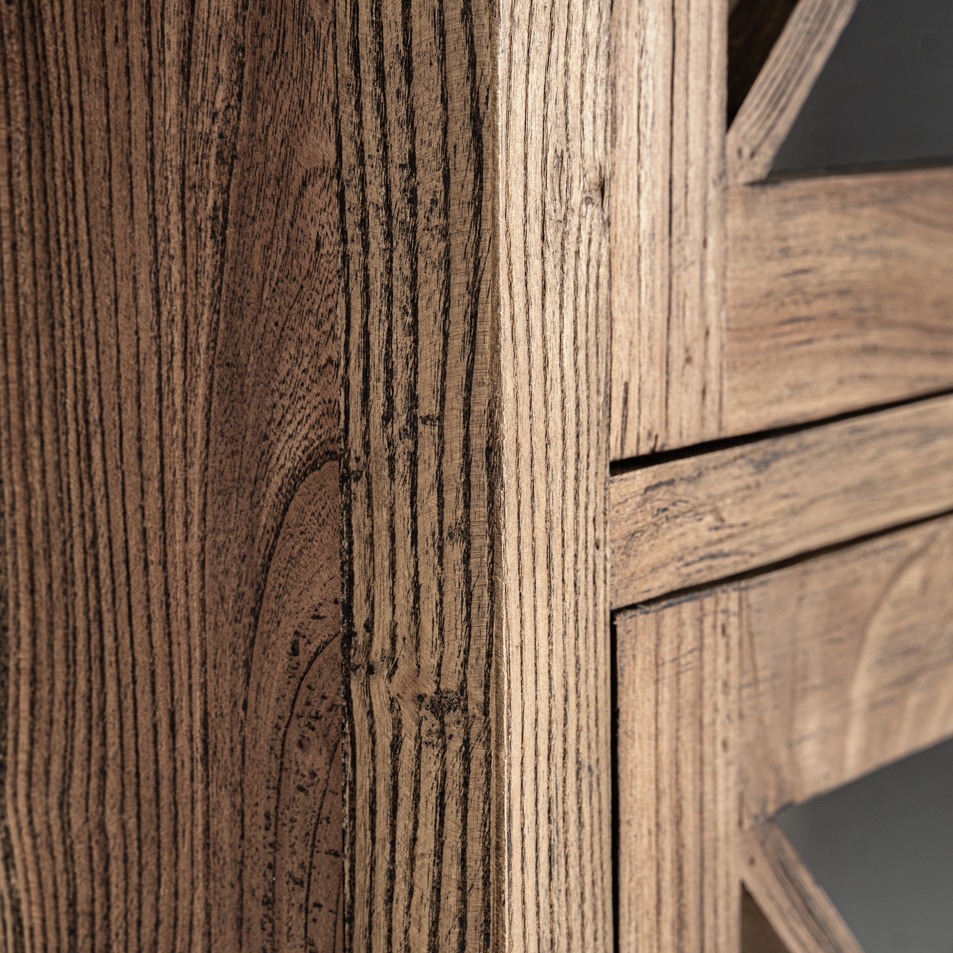 Vitrina en Madera de Olmo NORVIK 110×40×205cm